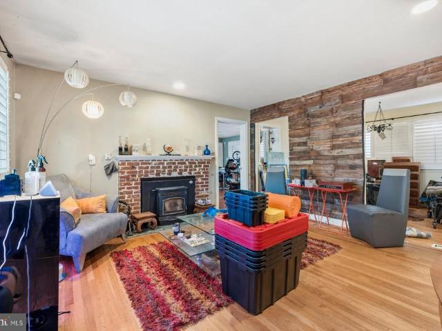 House for sale in Chestnut Hills Shopping Center, Beltsville