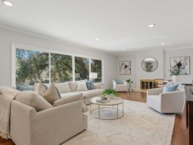 House for sale in La Canada Flintridge, California