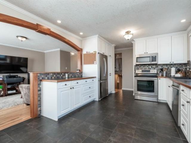 House for sale in St. Vital, Beaumont