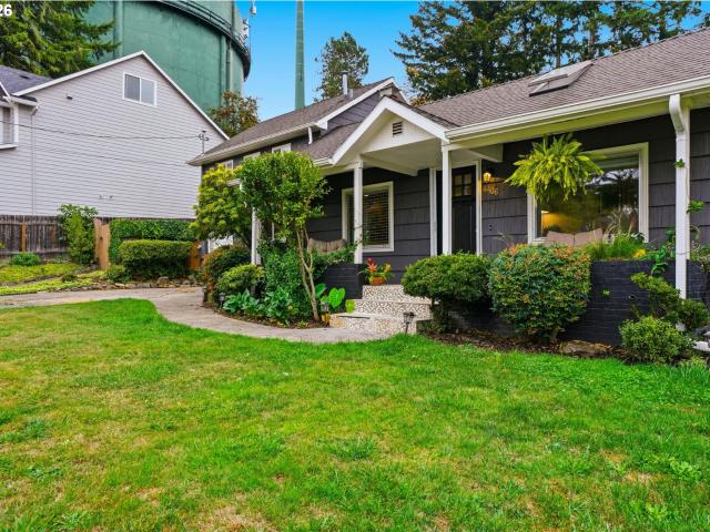 House for sale in Oak Grove, Milwaukie