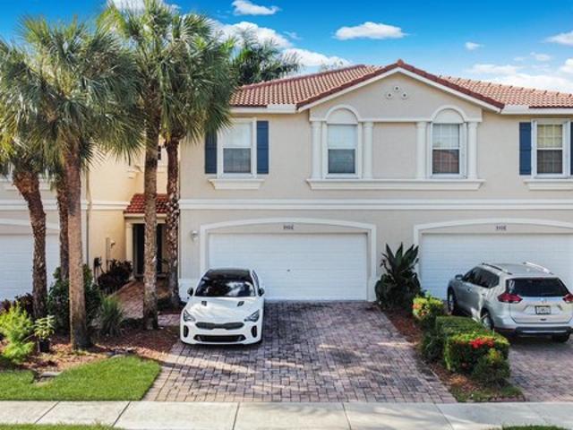 Townhouse for sale in Greenacres, Florida