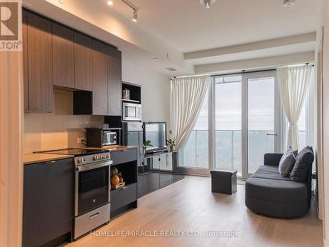Condo for sale in City Centre, Mississauga
