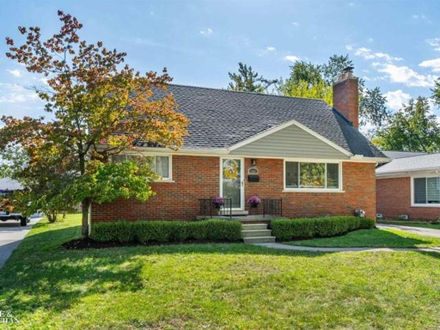 House for sale in Beverly Hills, Royal Oak