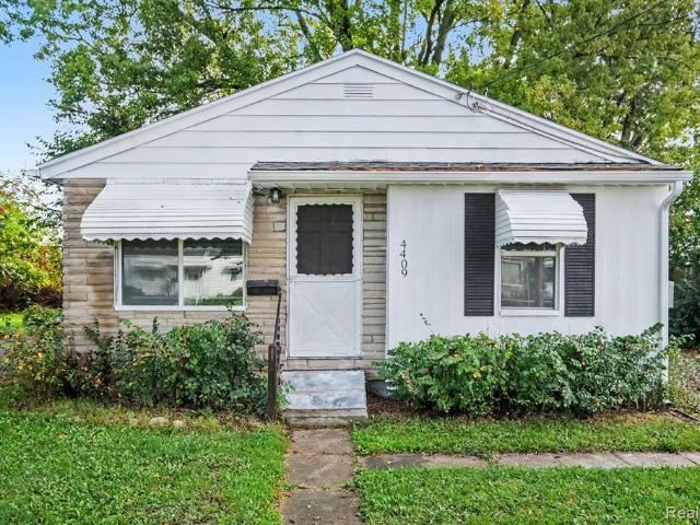 House for sale in Flint, Genesee County