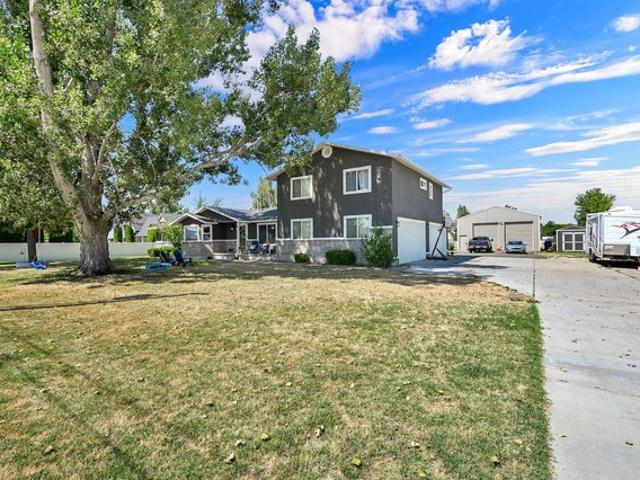 House for sale in Hooper, Utah