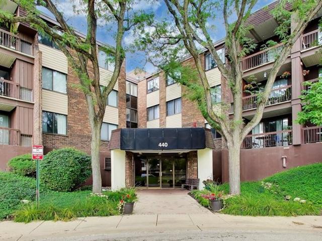 Condo for sale in Glen Ellyn, Illinois