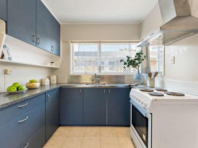 Apartment for sale in Royal Oak