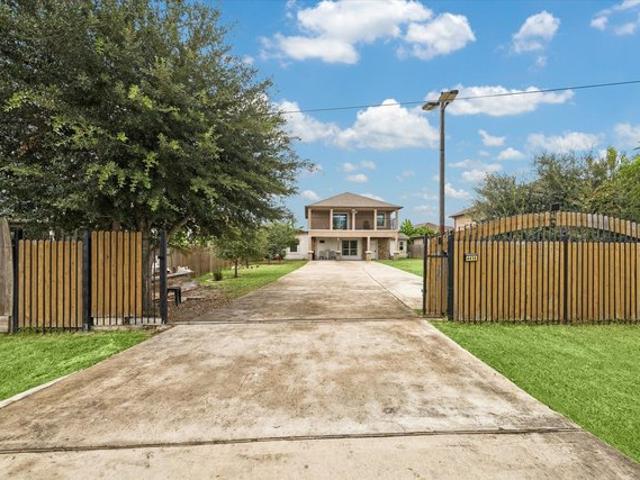 House for sale in Fresno, Texas