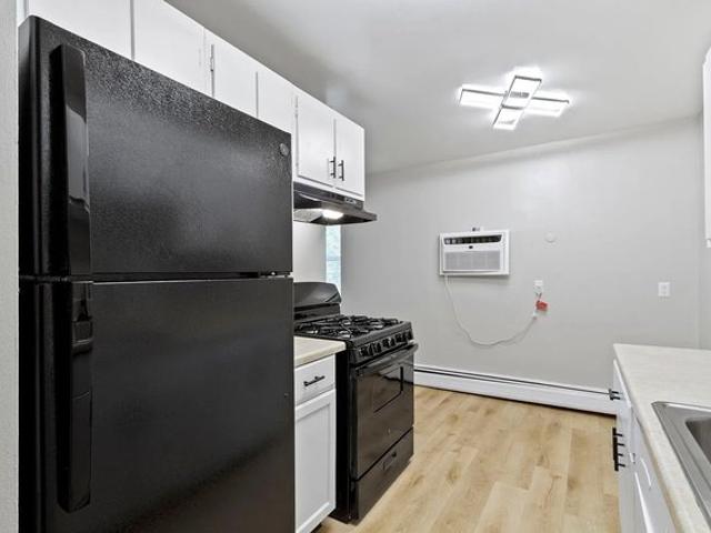 House for sale in Near Eastside, Camby
