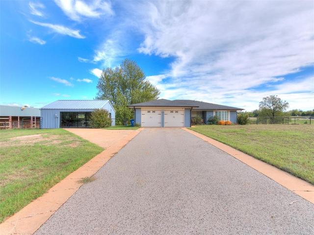House for sale in Newcastle, McClain County