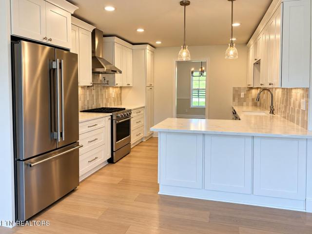 House for sale in Fox Den Village, Farragut