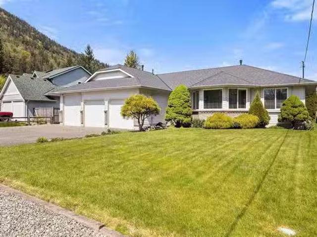 House for sale in Harrison Hot Springs, British Columbia