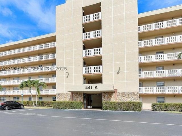 Condo for sale in Dania, Florida
