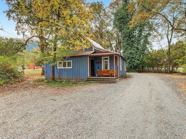 House for sale in Glendale, Douglas County