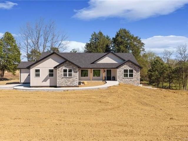 House for sale in Henryville, Indiana