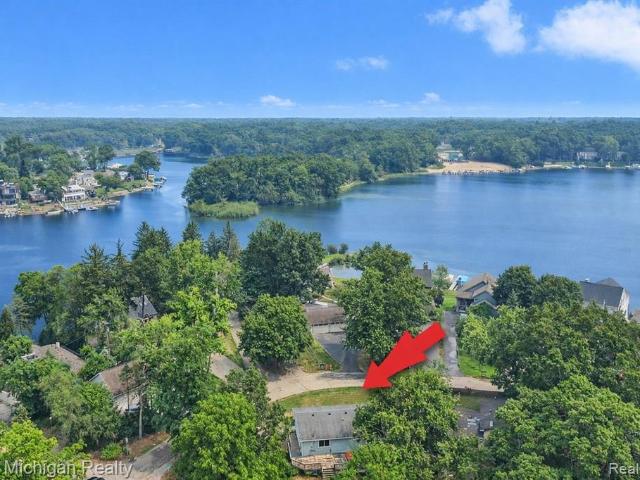 House for sale in Waterford, Michigan