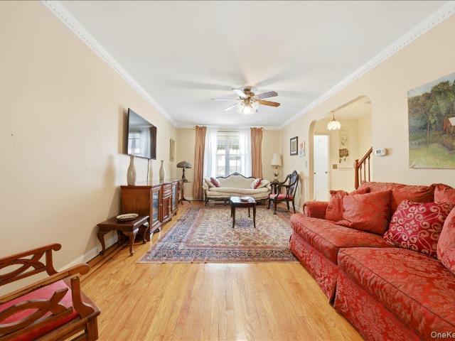 House for sale in The Bronx, Arverne