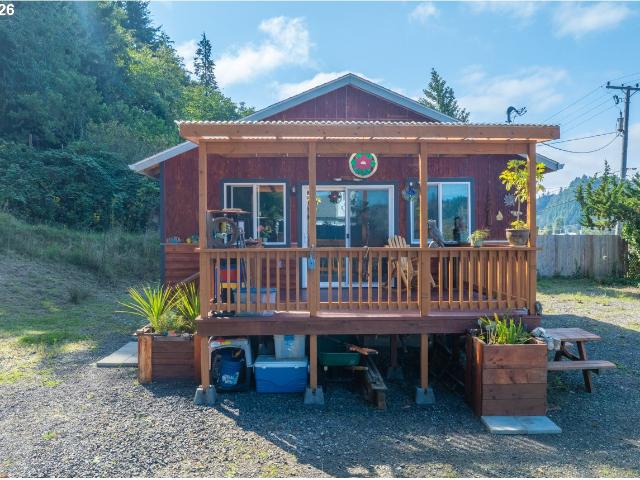 House for sale in Reedsport, Douglas County