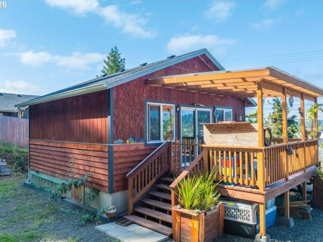 House for sale in Reedsport, Douglas County