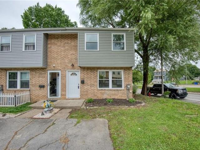 Townhouse for sale in Pittsburg, Pennsylvania