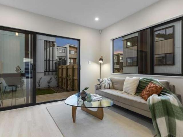Townhouse for sale in Mount Wellington