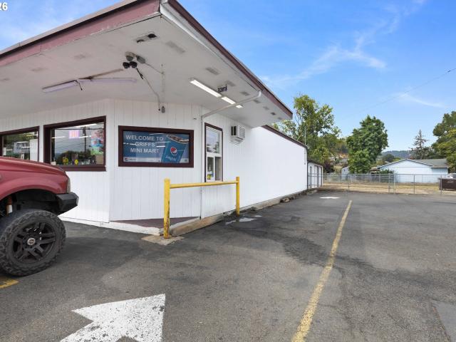 Commercial for sale in Oregonia