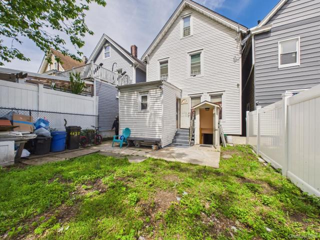 House for sale in The Bronx, Arverne
