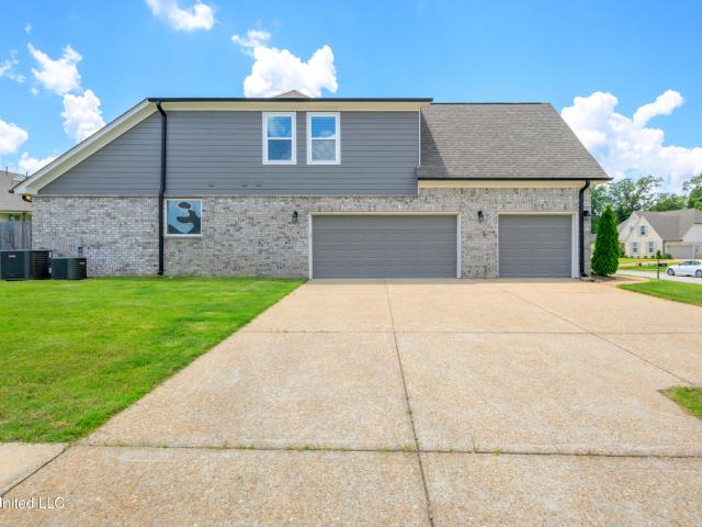 House for sale in Nesbit, Mississippi