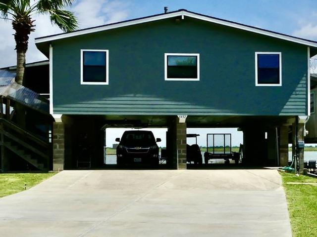 House for sale in Hitchcock, Texas