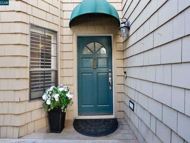 Condo for sale in Palo Alto, California