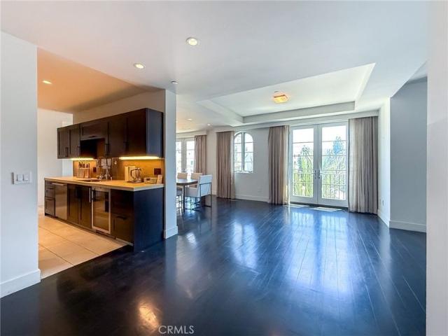 Condo for rent in Beverly Hills