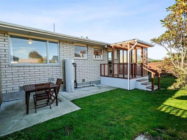 Apartment for sale in Chaslands, Canterbury