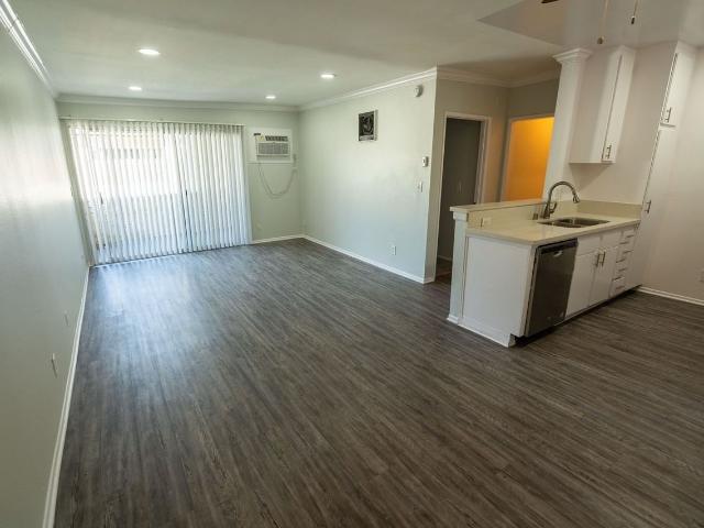 Apartment for rent in Canoga Park, California