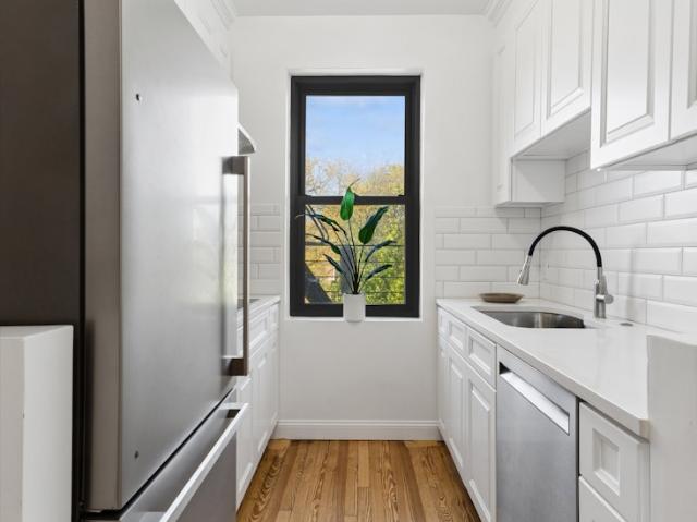 Property for sale in The Bronx, Arverne