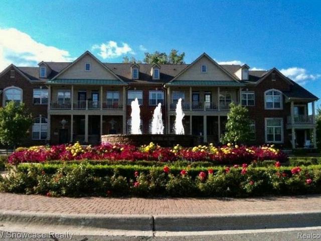 Townhouse for sale in Walled Lake, Michigan