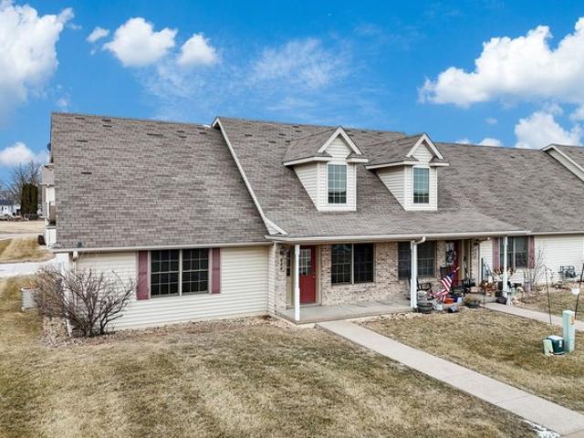 Townhouse for sale in Blue Grass, Iowa