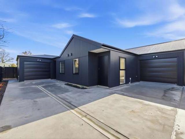 Townhouse for sale in Chaslands, Canterbury