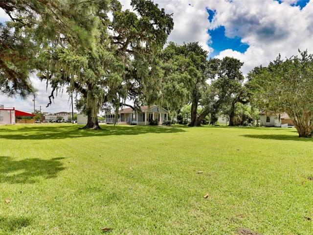 House for sale in West Columbia, Texas