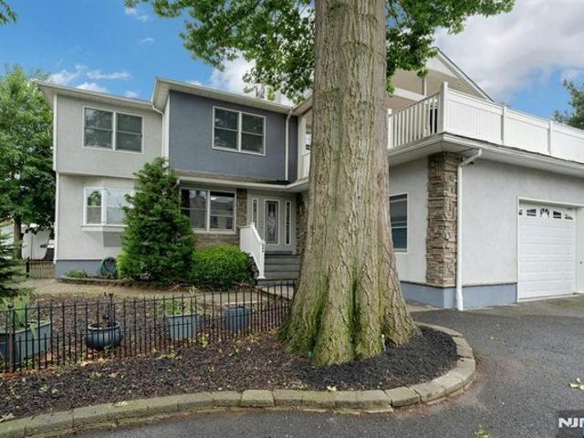 House for sale in Lyndhurst, New Jersey