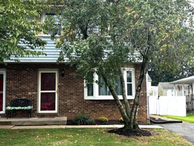 Townhouse for sale in Mount Joy, Pennsylvania