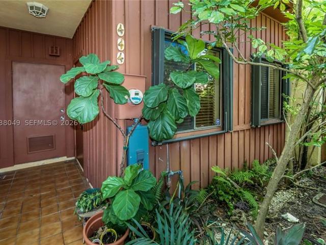 Townhouse for sale in Dania, Florida