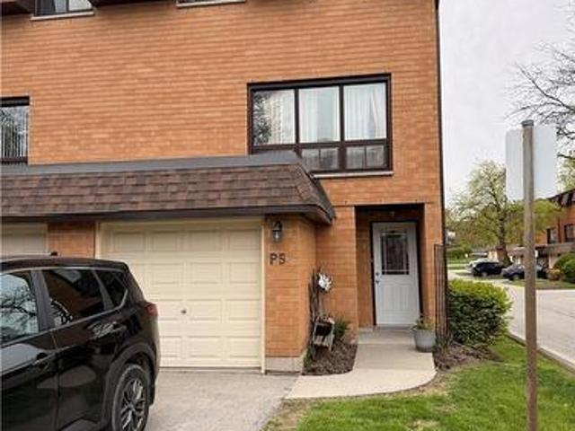 Townhouse for sale in Ancaster, Ontario