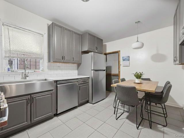 House for sale in The Bronx, Arverne