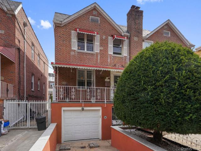 House for sale in The Bronx, Arverne