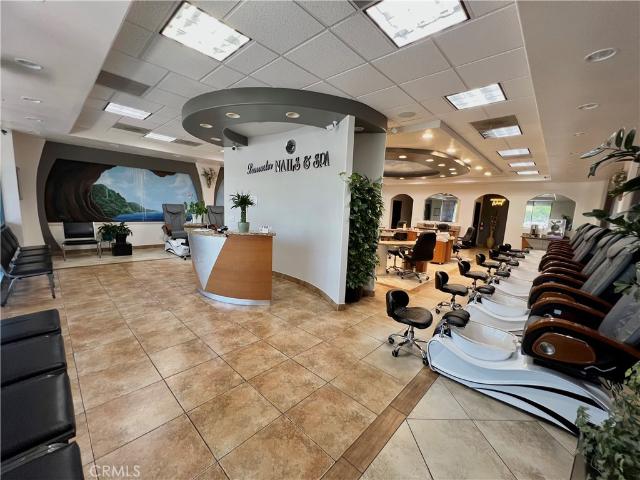 Commercial for sale in Valley Central, Lancaster