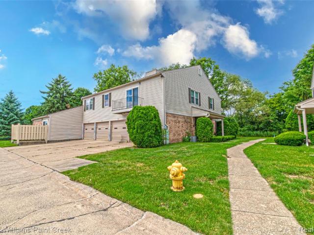 Condo for sale in Clinton Township, Michigan