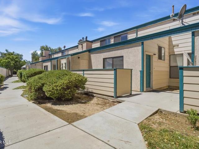 Townhouse for sale in Lancaster, California