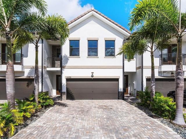 Townhouse for sale in Dania, Florida