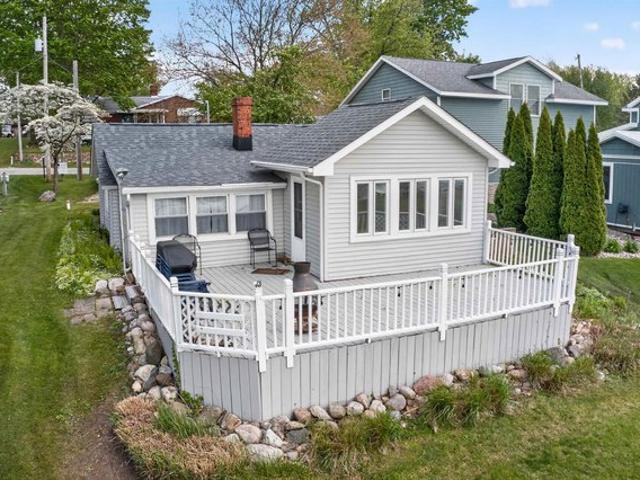 House for sale in Leesburg, Indiana