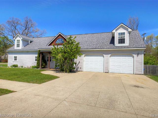 House for sale in Waterford, Michigan
